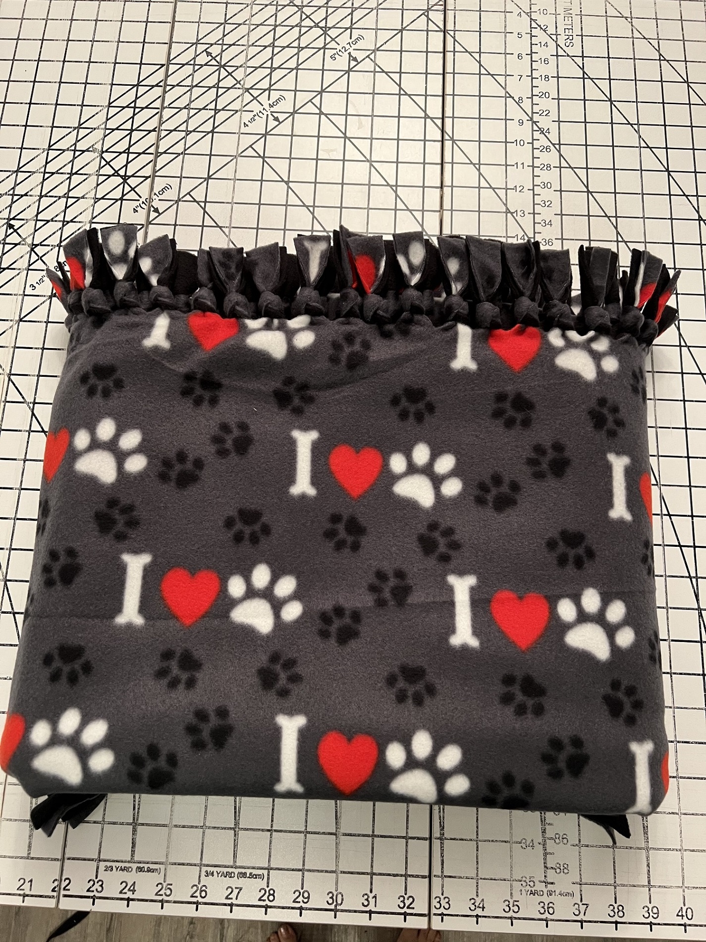 Bones_ Hearts And Paws Handmade Double Thick Fleece Tie Blanket2